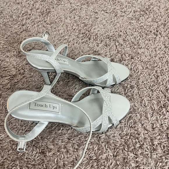 Silver heels - Picture 3 of 6